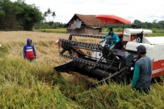 Mesin Pemanen dari Korea Diperkenalkan ke Petani Bantul