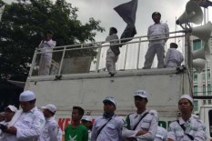 Habib Bahar Smith Diperiksa, Puluhan Laskar FPI Geruduk Bareskrim Polri