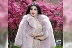 Syahrini Berdoa "Jadikan Dia Imamku", Siapa yang Dimaksud?