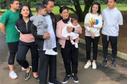 Ketika Keluarga Jokowi Kompak Pakai Sepatu kets, Termasuk Jan Ethes