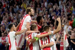 EREDIVISIE PEKAN 16: Ajax Menang Besar, Feyenoord Tumbang