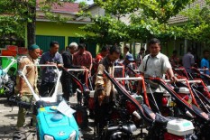 Puluhan Alat Pertanian Disalurkan untuk Petani Gunungkidul, Badingah Bantah Ada Kepentingan Politik