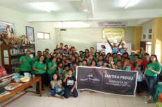 Santika Premiere Rayakan Natal Bersama Anak Panti Asuhan