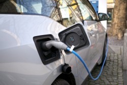 Demi Mobil Listrik, India Tarik Retribusi Mahal Mobil Bensin