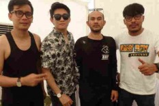 Pamit ke Tanjung Lesung, Herman Seventeen Cium Peluk Istri Berkali-kali