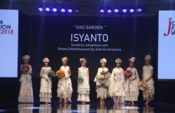 Isyanto, Rancang Busana Ringan Elegan untuk Anak Muda