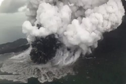 Perbandingan Gunung Anak Krakatau Sebelum dan Sesudah Tsunami, Ada Keruntuhan Besar