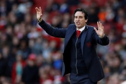 Tendang Botol hingga Kenai Suporter Brighton, Emery Minta Maaf