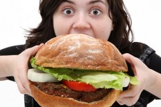 Anda Cenderung Makan Terus saat Stres? Ini Alasannya