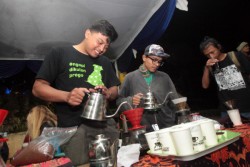 KOPI SUROLOYO: Sangat Diminati, tetapi Kewalahan Hadapi Pesanan