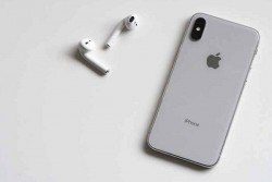 Konsep Iphone Layar Lipat Bisa Ditekuk ke 2 Arah
