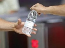 Awas Botol Minuman Anda Berpotensi Menyebarkan Bakteri