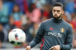 Milan Memburu Yannick Carrasco
