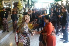 DHAUP AGENG : Tak Sempat Duduk, Jokowi dan Iriana Hanya 10 Menit Hadiri Pernikahan Putra Paku Alam X