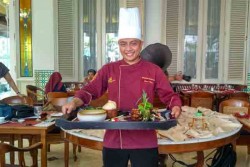 Menikmati Buntut Bakar Bledex The Phoenix yang Pedasnya Spektakuler