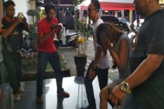 PROSTITUSI ONLINE : Ditangkap Saat Tengah Bersetubuh di Hotel, Vanessa Angel Syok Diperiksa Polisi