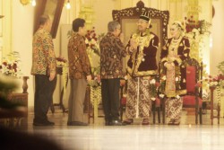 DHAUP AGENG: Resepsi Hari Kedua, Tamu Antre Satu Jam untuk Bersalaman
