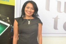 Ternyata Dewi Lestari Pernah Jadi Backing Vocal Konser Chrisye
