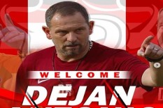 Dejan Antonic Tangani Madura United 