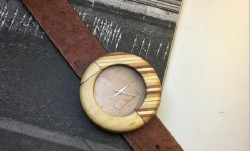 IDE BISNIS: Kalani Wood, Manfaatkan Limbah Skateboard Jadi Jam Tangan Kayu
