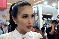 Meski Dianggap Telat Nikah, Sandra Dewi Bahagia