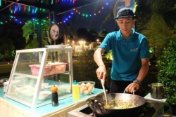 Saban Selasa, Tembang Abadi Koes Plus Berdendang di Etnik Kafe 