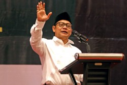 Ingin Jadi Ketua Umum PSSI, Cak Imin Pamer Buku Sepak Bola