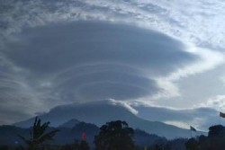 Muncul di Semarang dan Karanganyar, Fenomena Awan Gasing Bikin Heboh