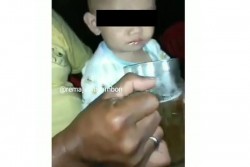 Video Balita Dicekoki Bir Hujan kecaman dari Warganet