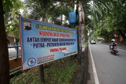 Pengemudi Ojol Nekat Tabrak Polisi Saat Dirazia