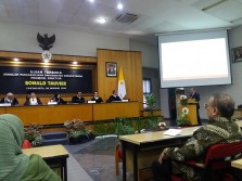 Teliti Manajemen Laba, Direktur Perusahaan Ini Raih Gelar Doktor