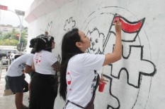 Melawan Sengsu, Miss Indonesia 2018 Bikin Mural di Kewek