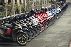 Super Rapi, Satpam di SMA N 4 Tangerang Selatan Ini Bariskan Sepeda Motor Sesuai Jenis dan Warnanya