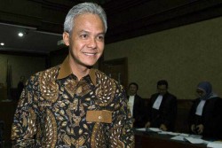 Teror Pembakaran Mobil, Gubernur Jateng Curiga Ada yang Memancing di Air Keruh