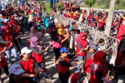 Senam Massal Upaya Promosikan Minawisata Desa Menayu