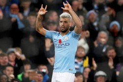 Hattrick Kontroversial Aguero Bawa City Taklukkan Arsenal 3-1