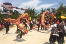 Barongsai Vs Bajak Laut di Jogja Bay