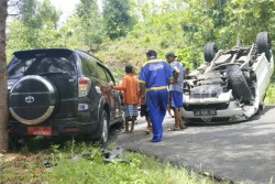 Mobil Dinas Pemkab Gunungkidul Tabrakan di Tanjakan Purwosari