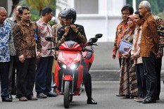 Pemerintah Canangkan 2.200 Mobil Listrik & 2 Juta Sepeda Motor Listrik pada 2025
