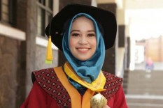 Wisudawati Peraih Cumlaude Berkat Skripsi #2019GantiPresiden Tuai Pujian dari Fadli Zon