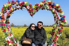 Di Ladang Bunga, Valentine ala BTP dan Puput Tampak Romantis