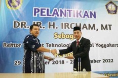 PEJABAT BARU: Ircham Dilantik Jadi Rektor ITNY
