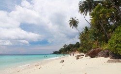 Pantai Sumur Tiga, Aduh Indahnya serasa Milik Sendiri   