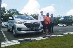 Pecatan Polisi Bawa Kabur Mobil Rental