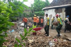 Waduh, Rumah Penjual Rujak Petis Roboh Saat Sekeluarga Tertidur Pulas