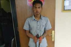 Nekat Bawa Pedang, Pemuda Ini Diamankan Polisi