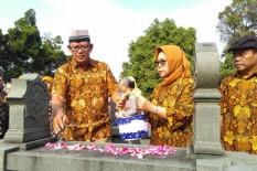 PWI DIY Ziarahi Makam-Makam Tokoh Pers 