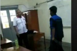 Minta HP yang Disita Dikembalikan, Siswa SMKN3 Jogja Kepalkan Tinju & Dorong Guru