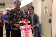 Anak Denada, Shakira Aurum Melompat Gembira Usai Diberi Hello Kitty Oleh Jokowi