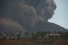 Gunung Agung Erupsi, Tinggi Kolom Abu Capai 700 Meter